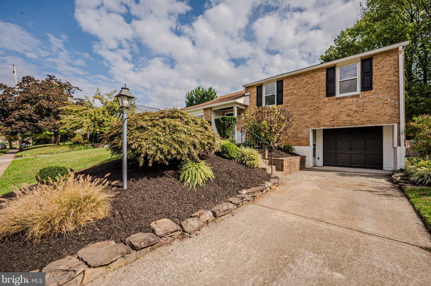 1919 Julian Rd, Wilmington, DE 19803