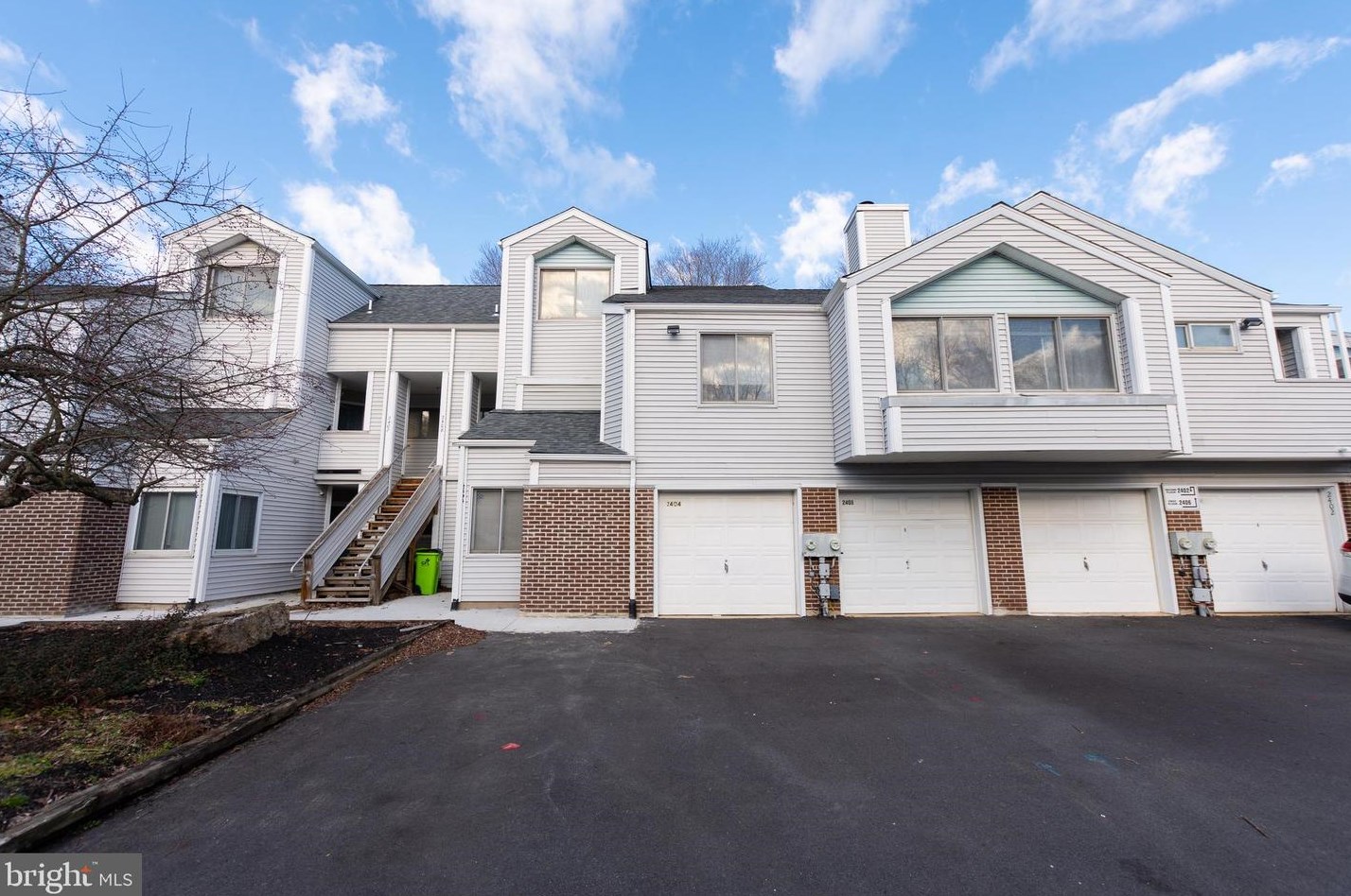 2408 Creekside Dr, Newark, DE 19711-6746