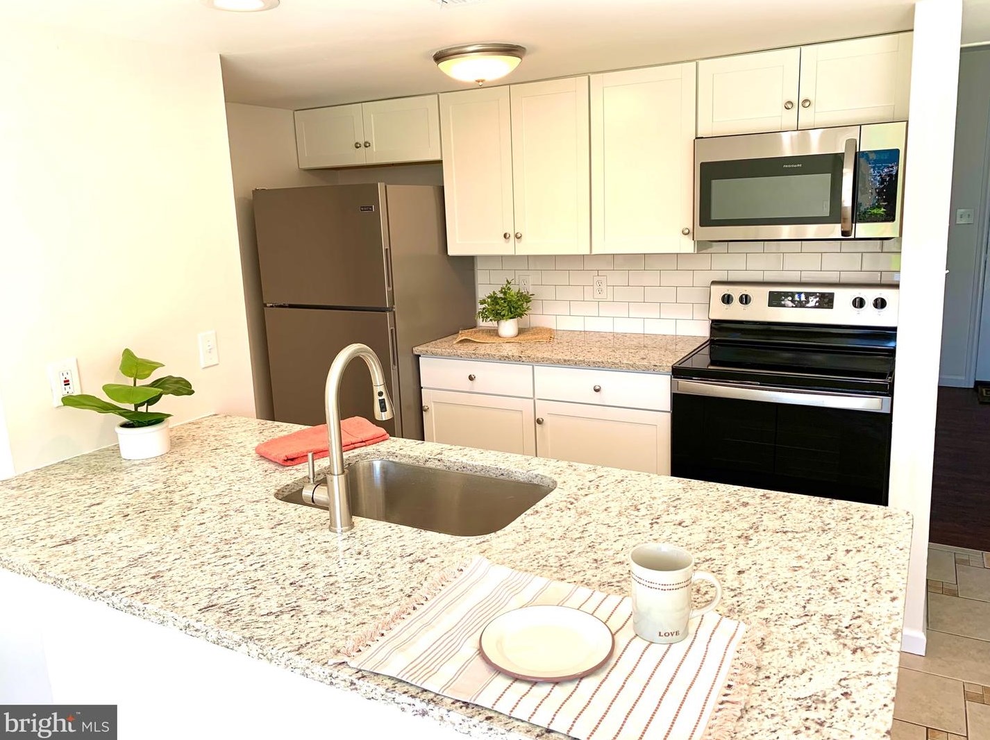 408 Strathaven Ct, Newark, DE 19702-5028