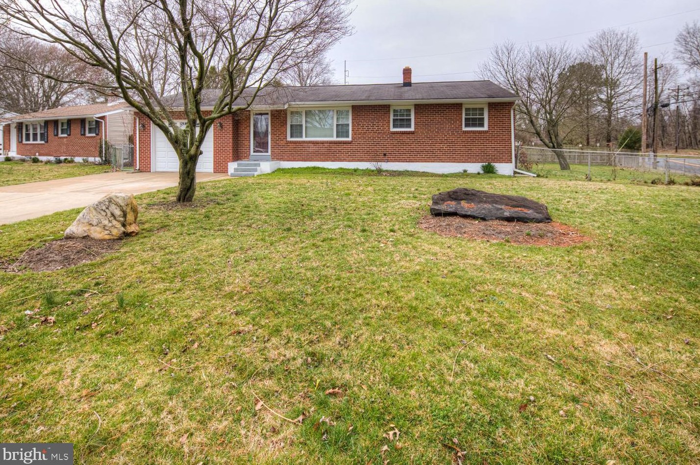 1 Springlake Dr, Newark, DE 19711-6737