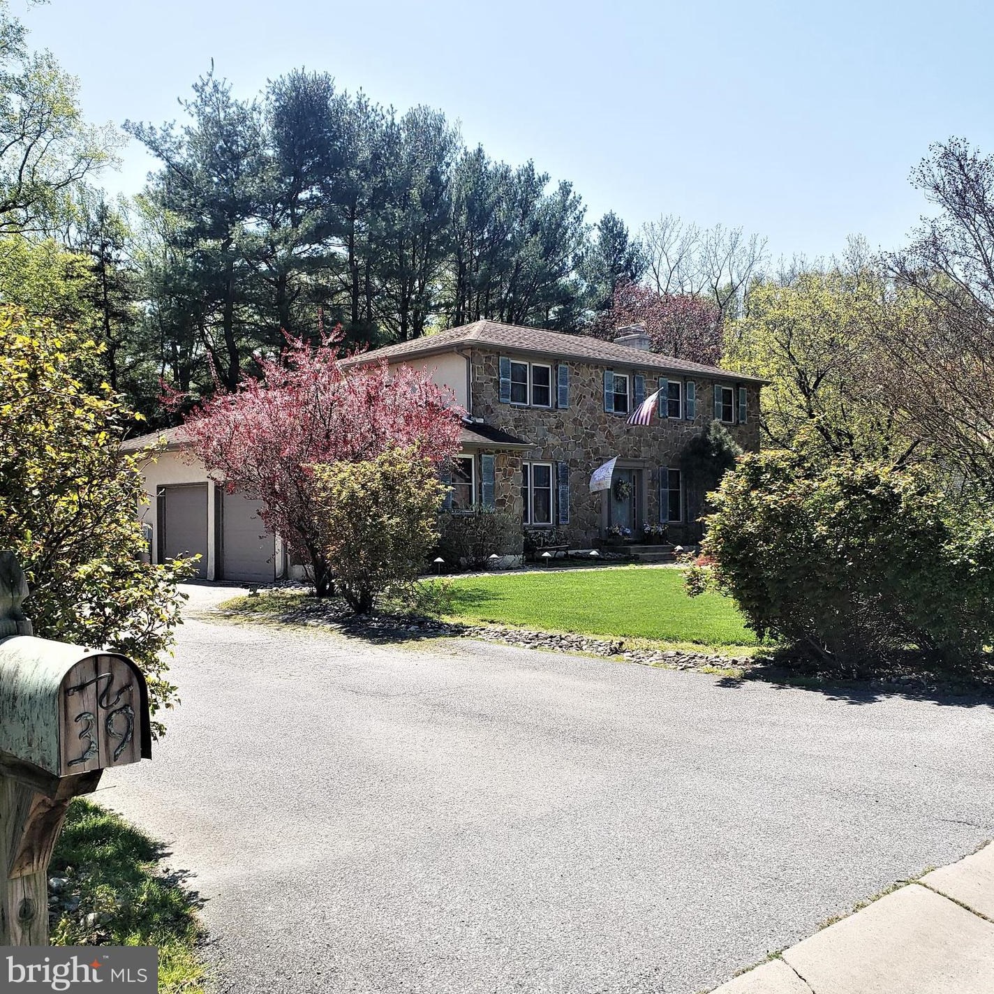 39 Staten Dr, Hockessin, DE 19707-1338