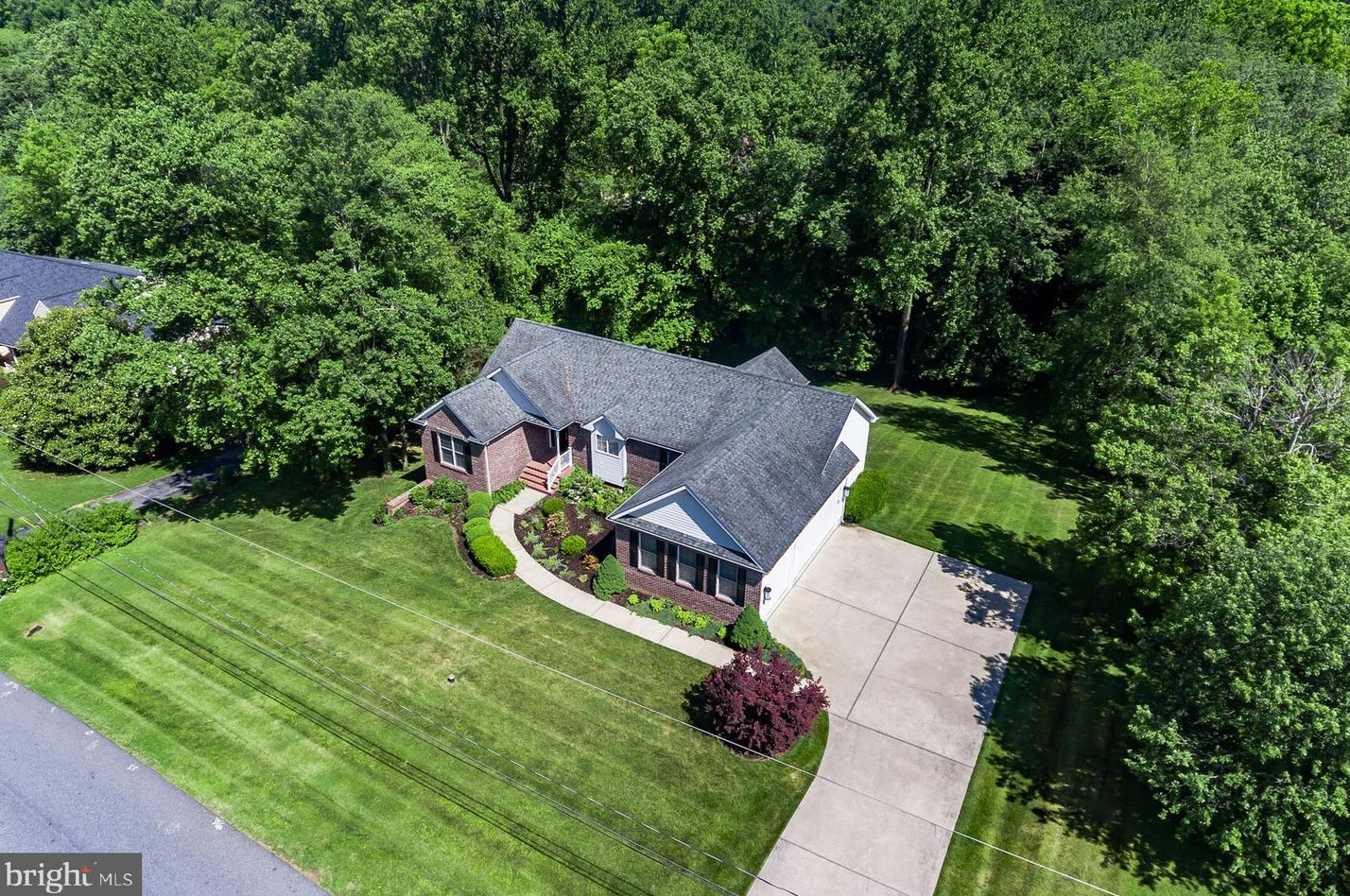 30 Covered Bridge Ln, Newark, DE 19711-2043