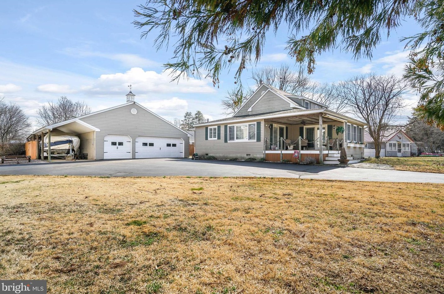 66 Beachview Ave, Earleville, MD 21919