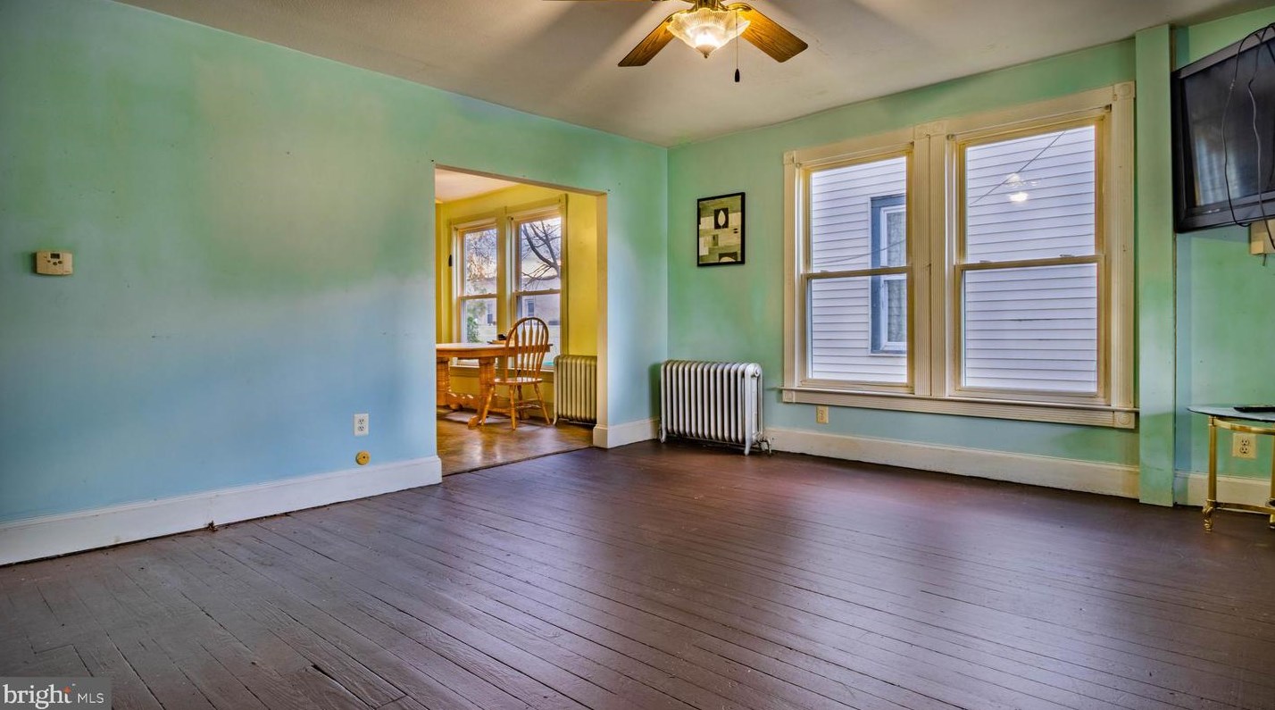 16 Orchard St, Elm, NJ 08037-1524