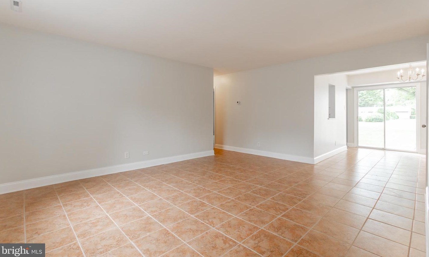 28 Rose Rita Ter, Elm, NJ 08037-1829