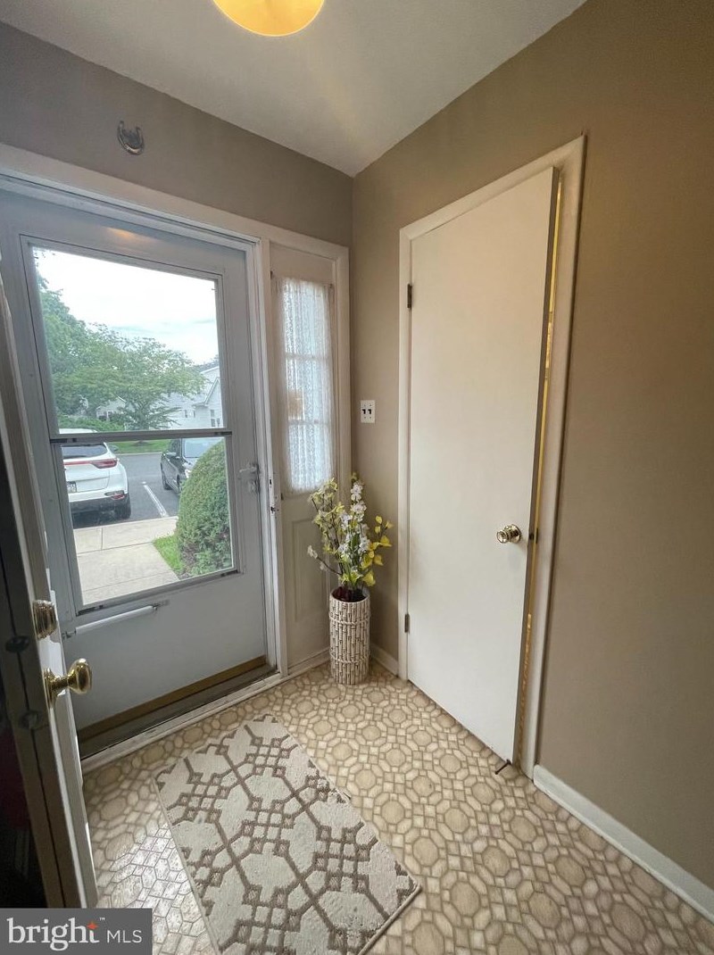 14 London Ct, Egg Harbor Township, NJ 08234-4431