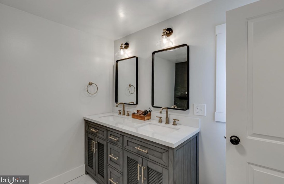 554 3rd St, Elm NJ  08037-1749 exterior