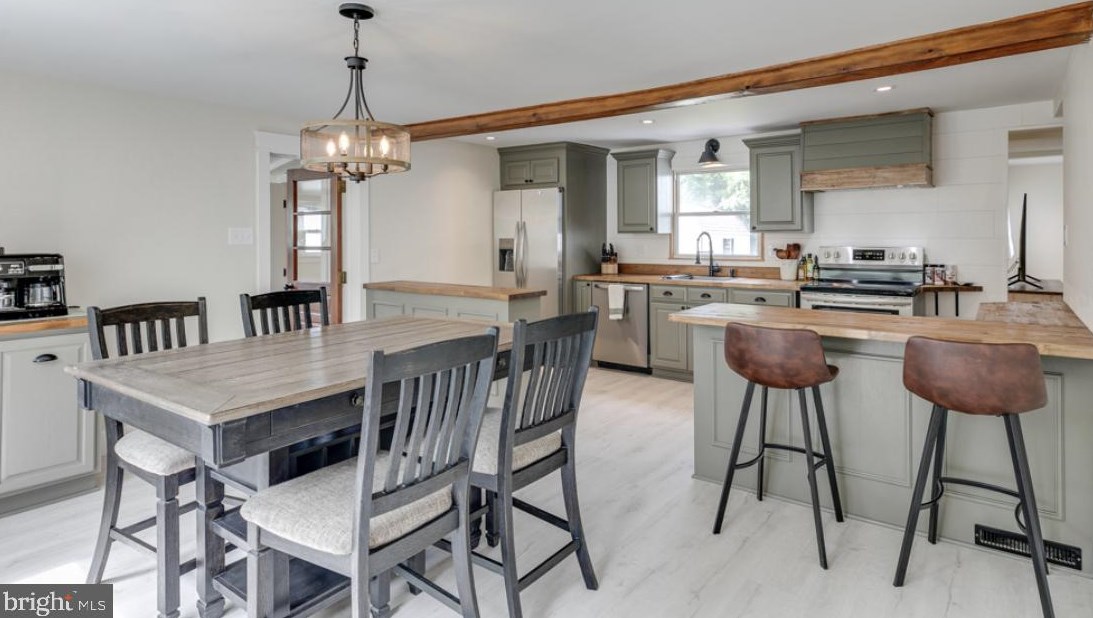 554 N 3rd St, Elm, NJ 08037