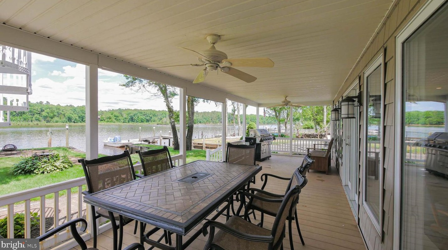 5320 River Dr, Elm, NJ 08037-4202