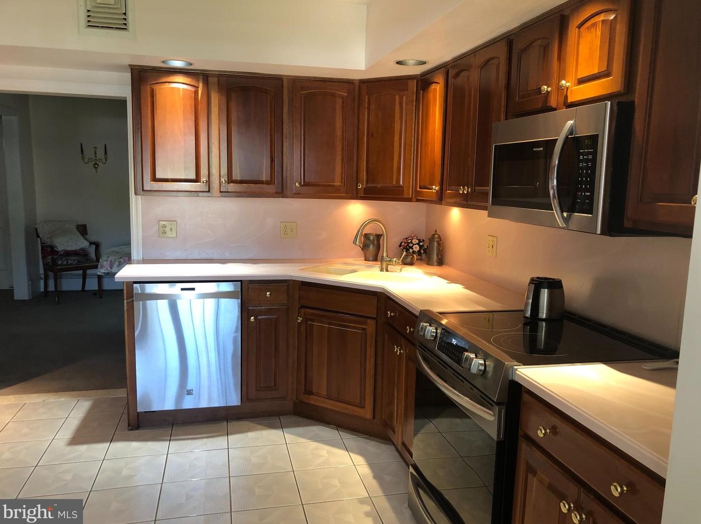 521 Liverpool Ave, Egg Harbor, NJ 08215