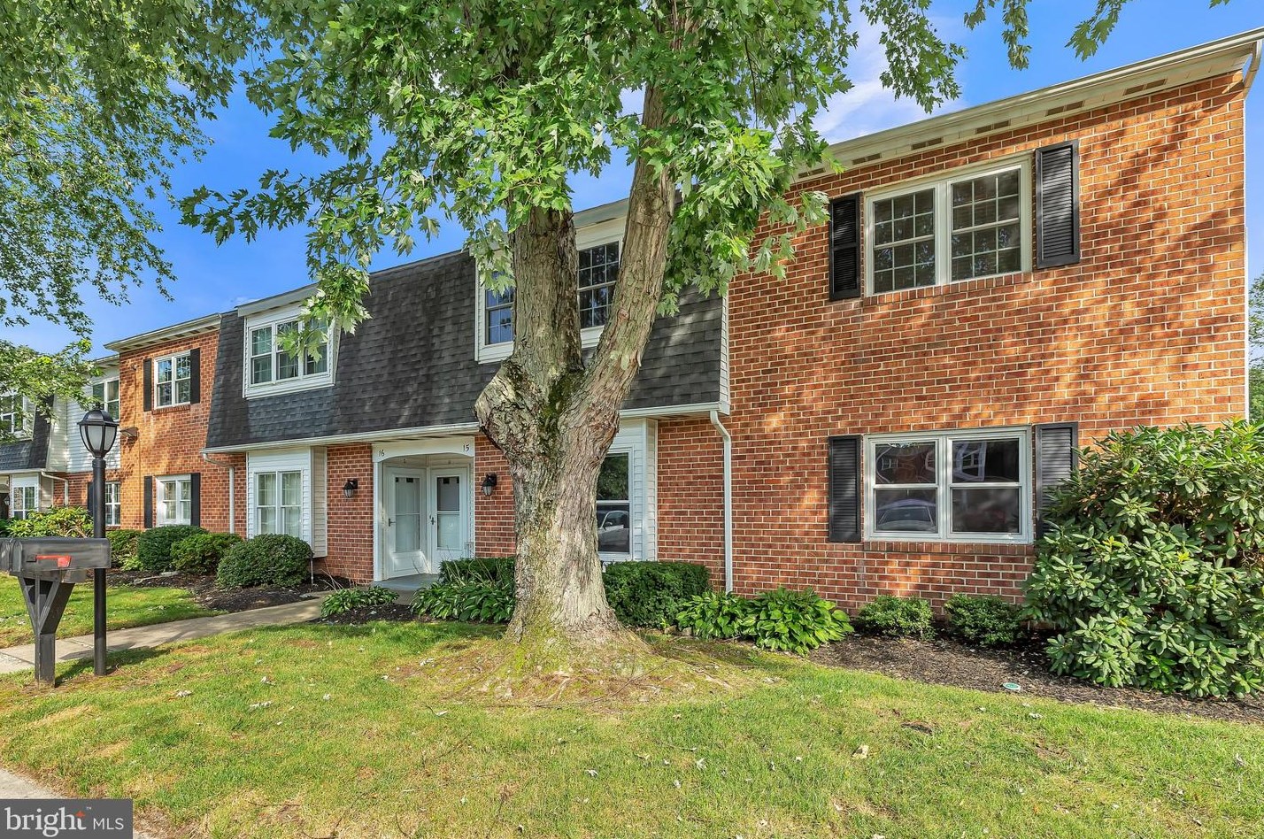 15 Deborah Ln, Elm, NJ 08037-1820