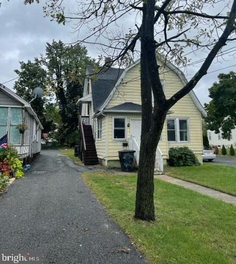 226 Railroad Ave, Elm, NJ 08037-1528