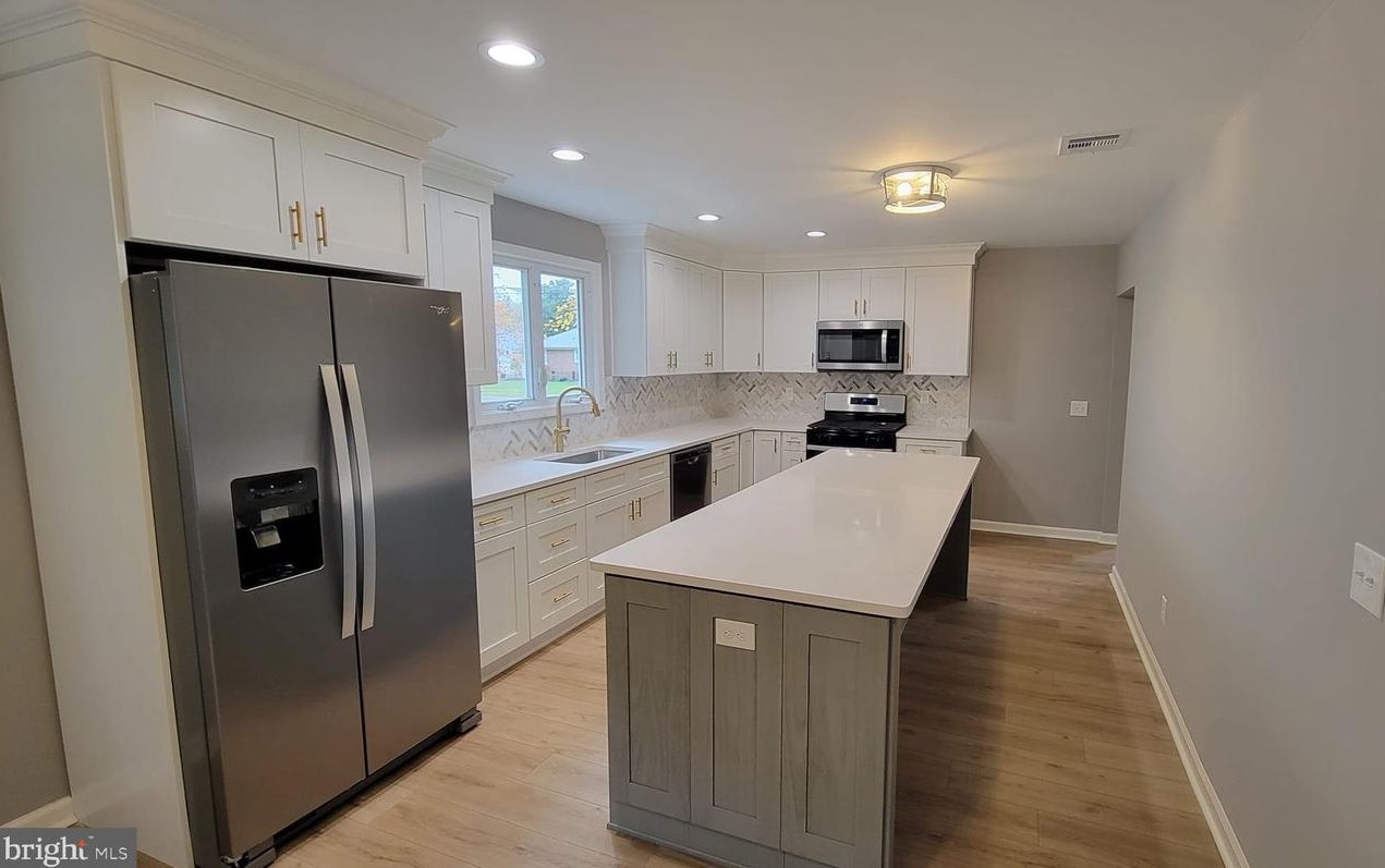301 N 4th St, Elm, NJ 08037