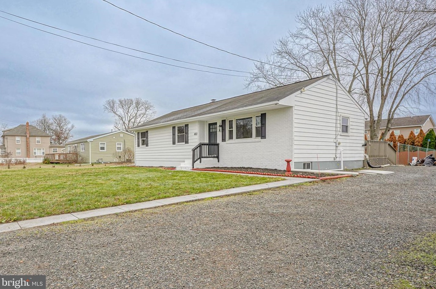 410 Pratt St, Elm, NJ 08037-1917