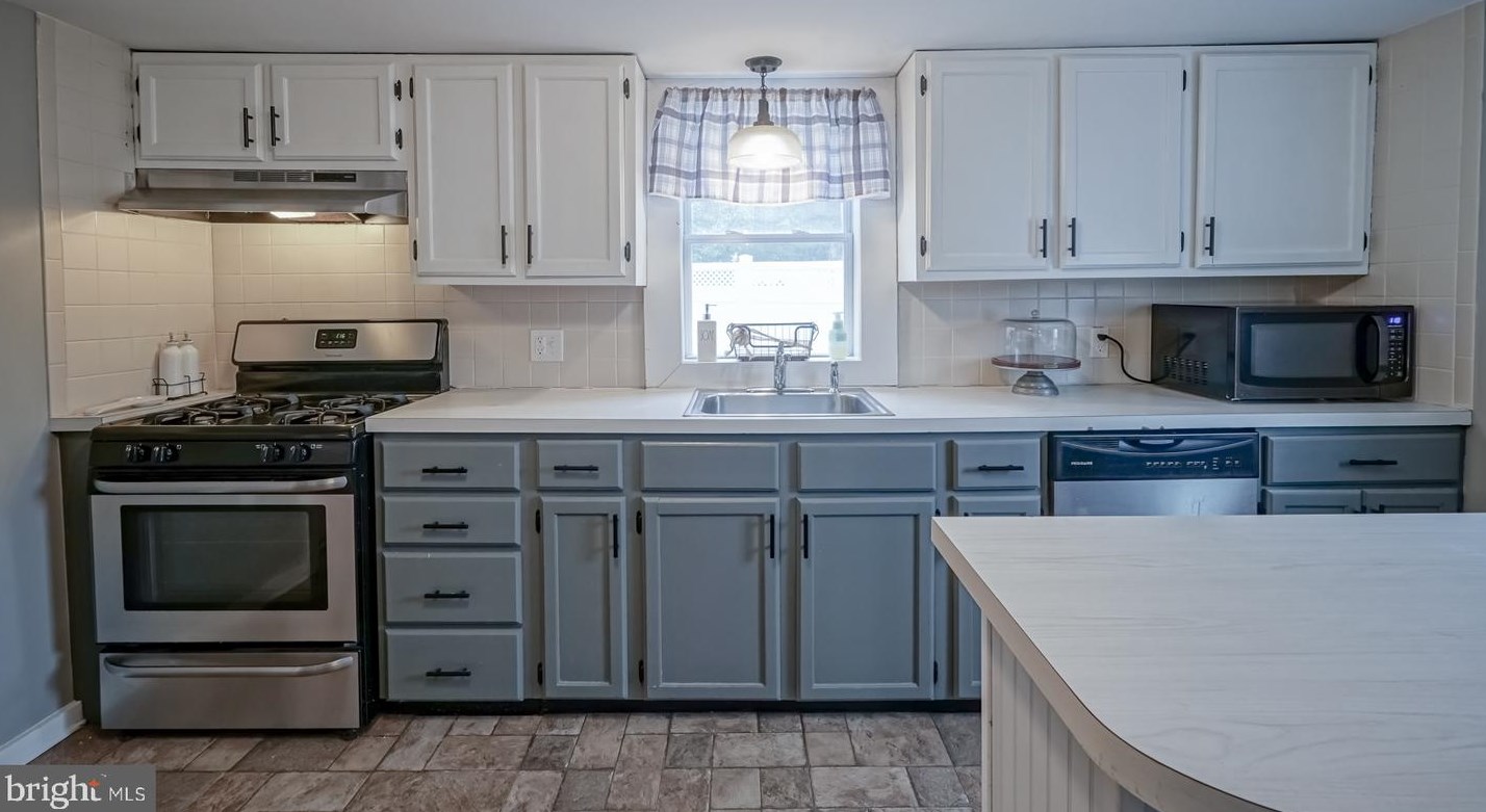 72 Chew Rd, Elm NJ  08037-3349 exterior