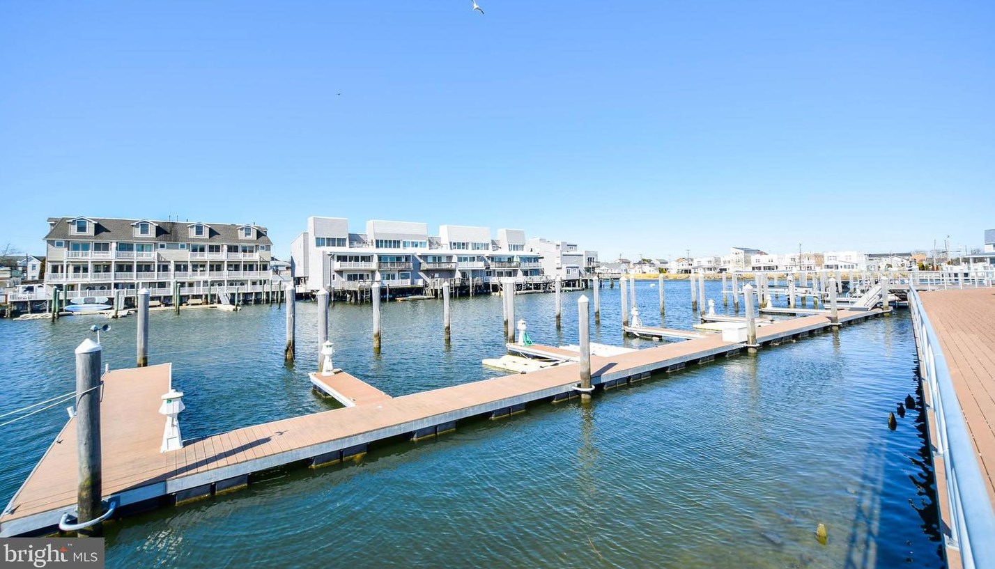 33 Chelsea Ct, Atlantic City, NJ 08401