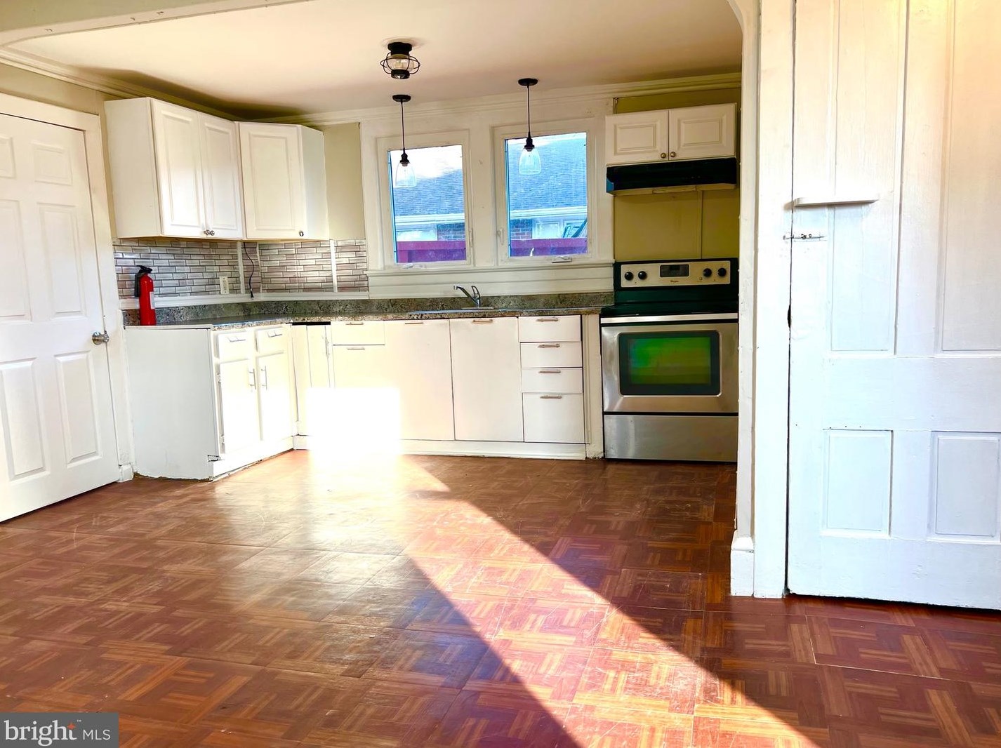 115 N 3rd St, Elm, NJ 08037