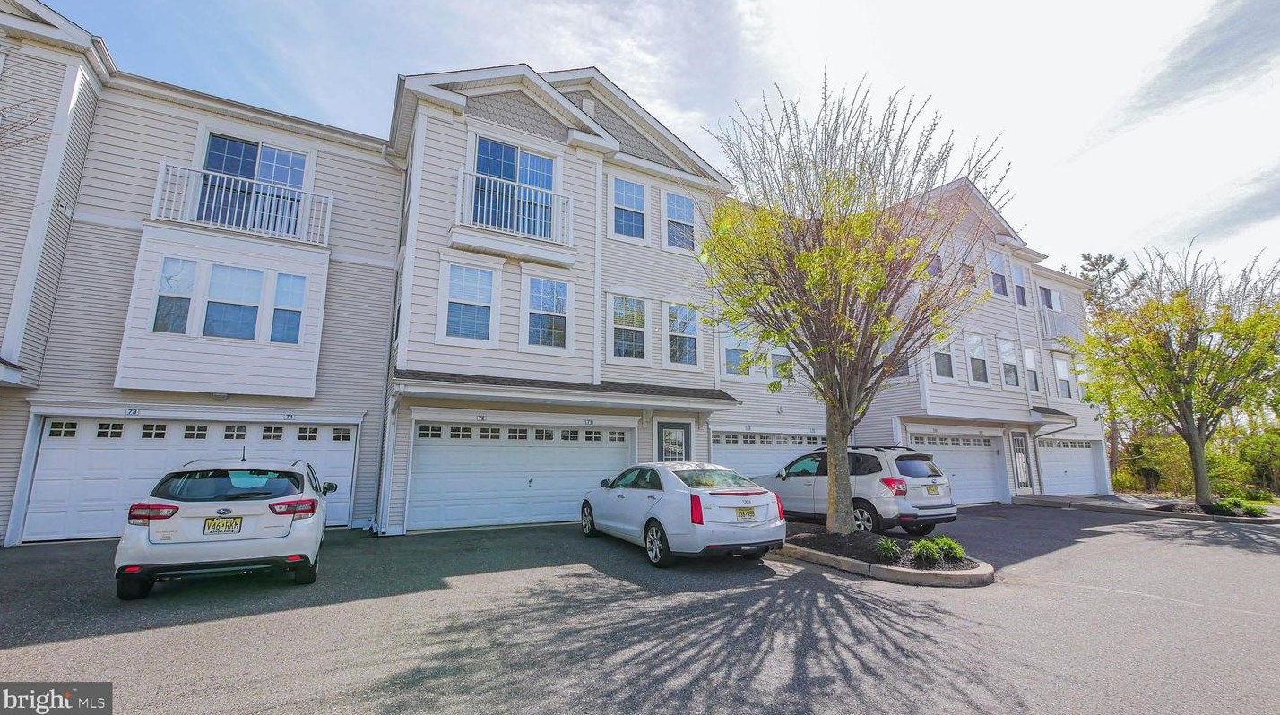 72 Windjammer Dr, Somers Point, NJ 08244
