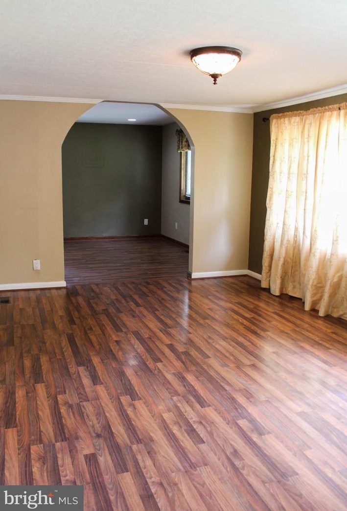 440 Elm St, Elm, NJ 08037-3784