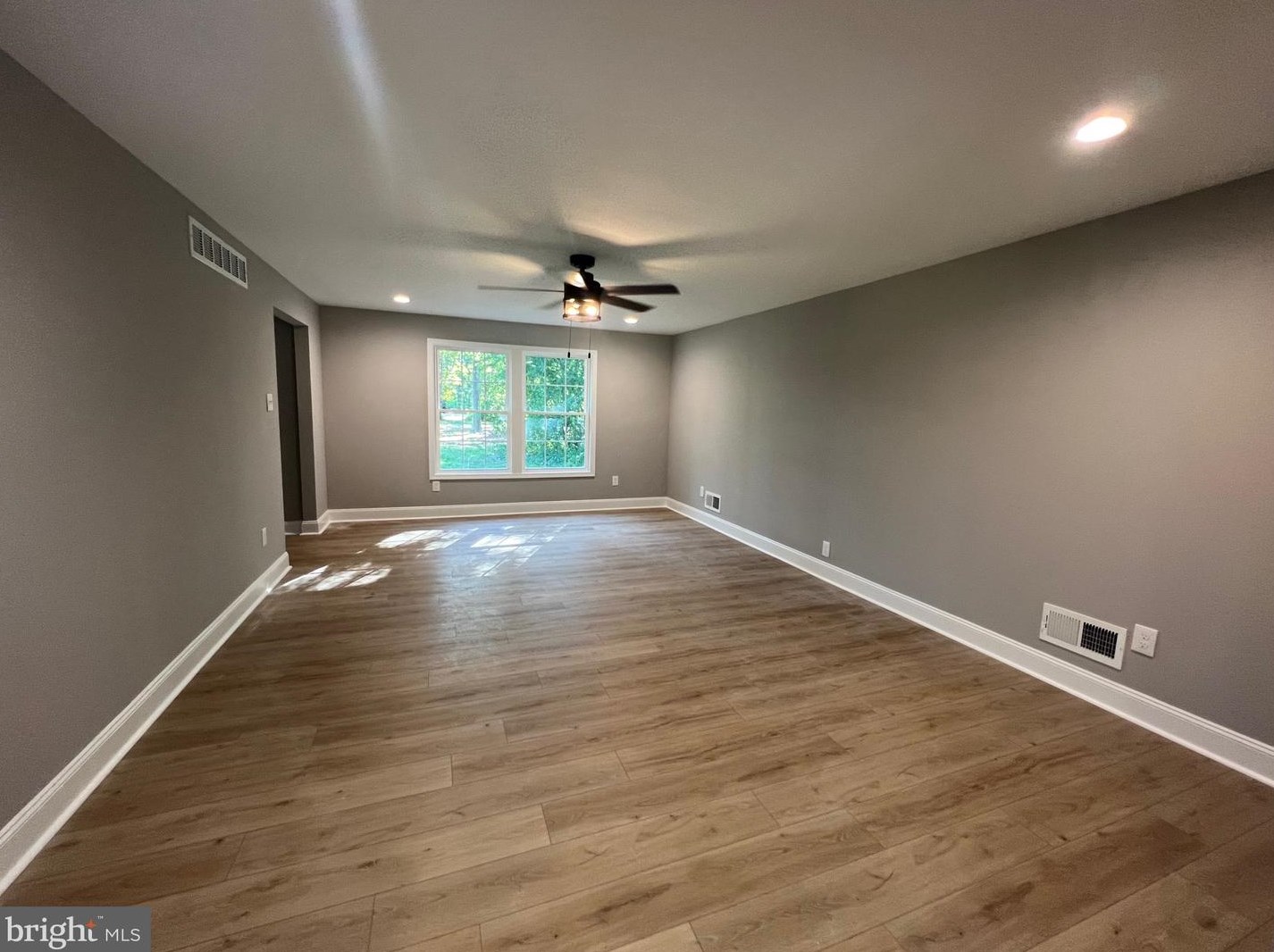 847 S 1st Rd, Elm, NJ 08037