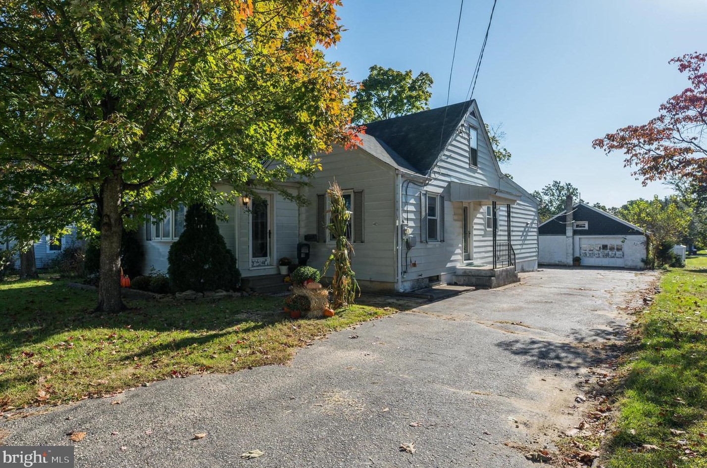 402 Line St, Elm, NJ 08037-1241