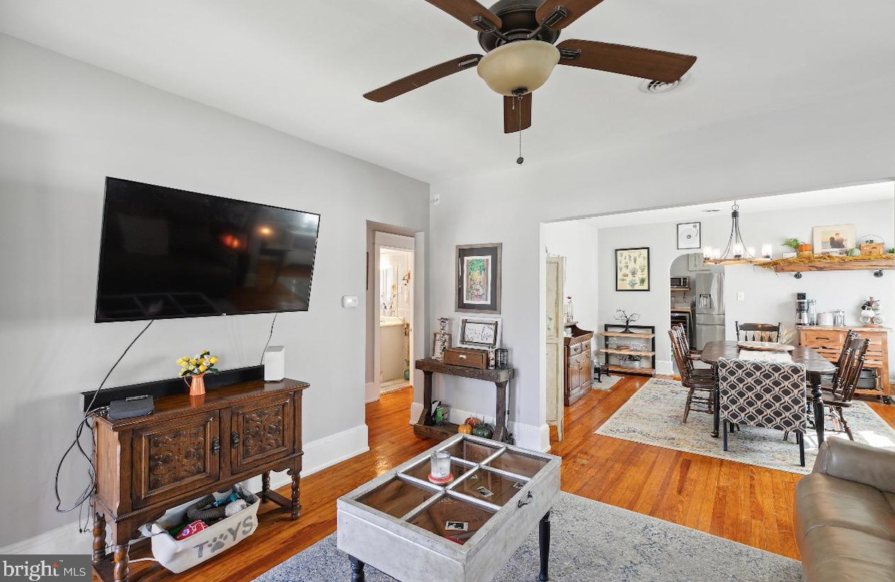 434 Peach St, Elm, NJ 08037