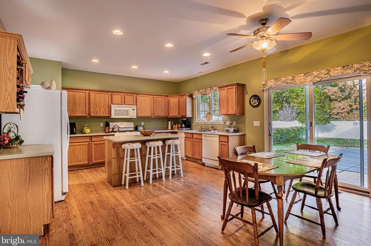 108 Birch Dr, Elm, NJ 08037