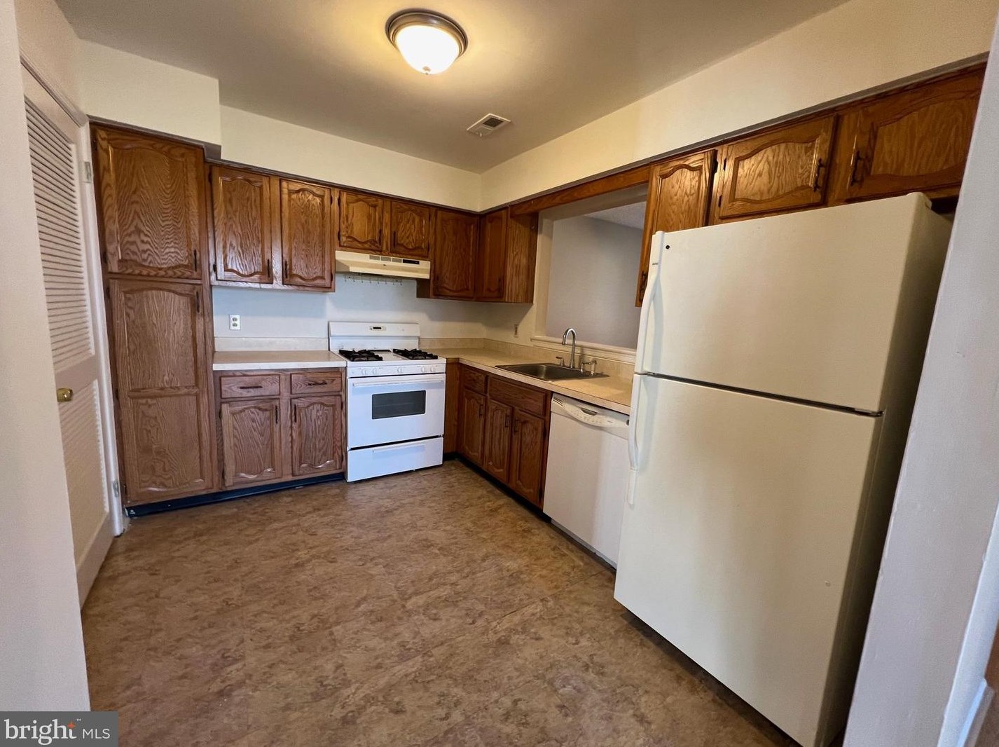 46 Jamestown Blvd, Elm NJ  08037-2108 exterior