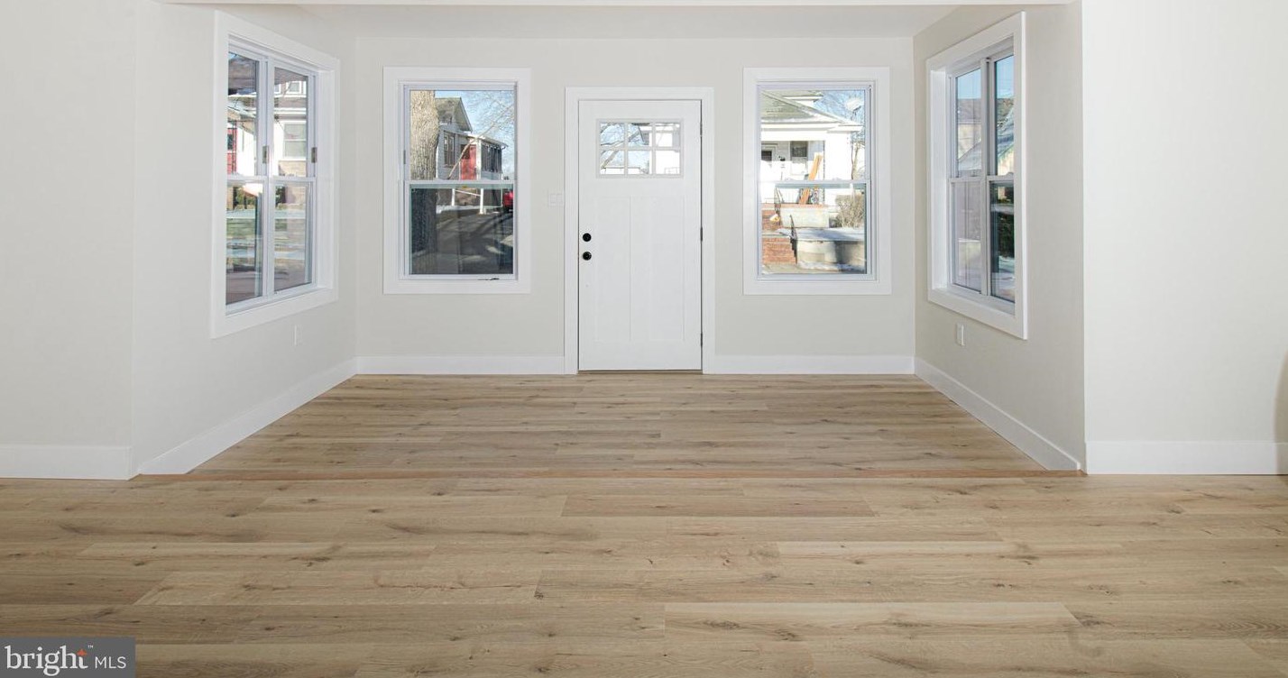 438 N 2nd St, Elm, NJ 08037