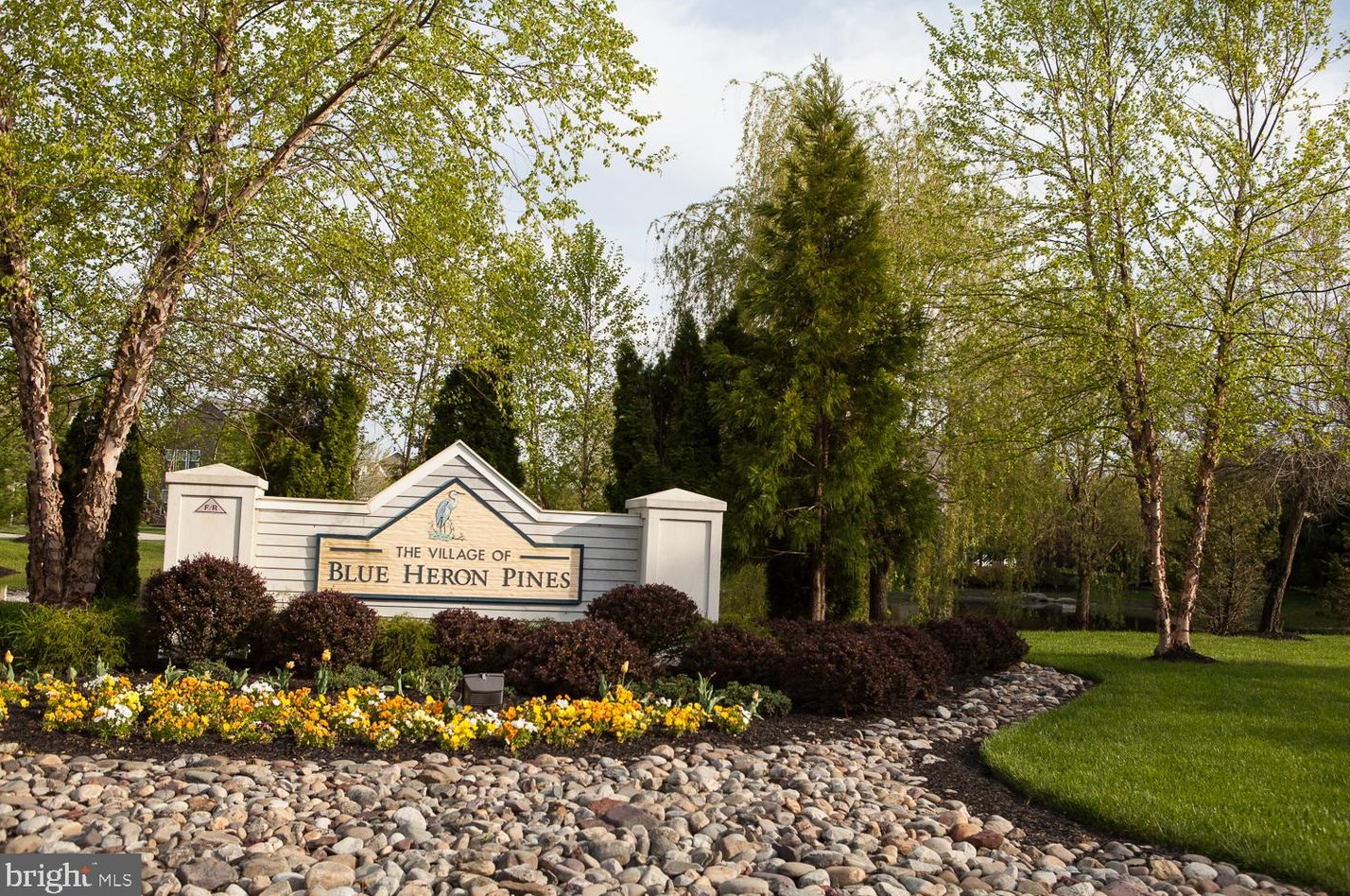 680 Pine Valley Ct, Egg Harbor, NJ 08215-5130