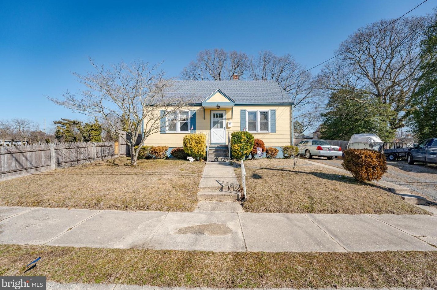 21 E Pierson Ave, Somers Point, NJ 08244