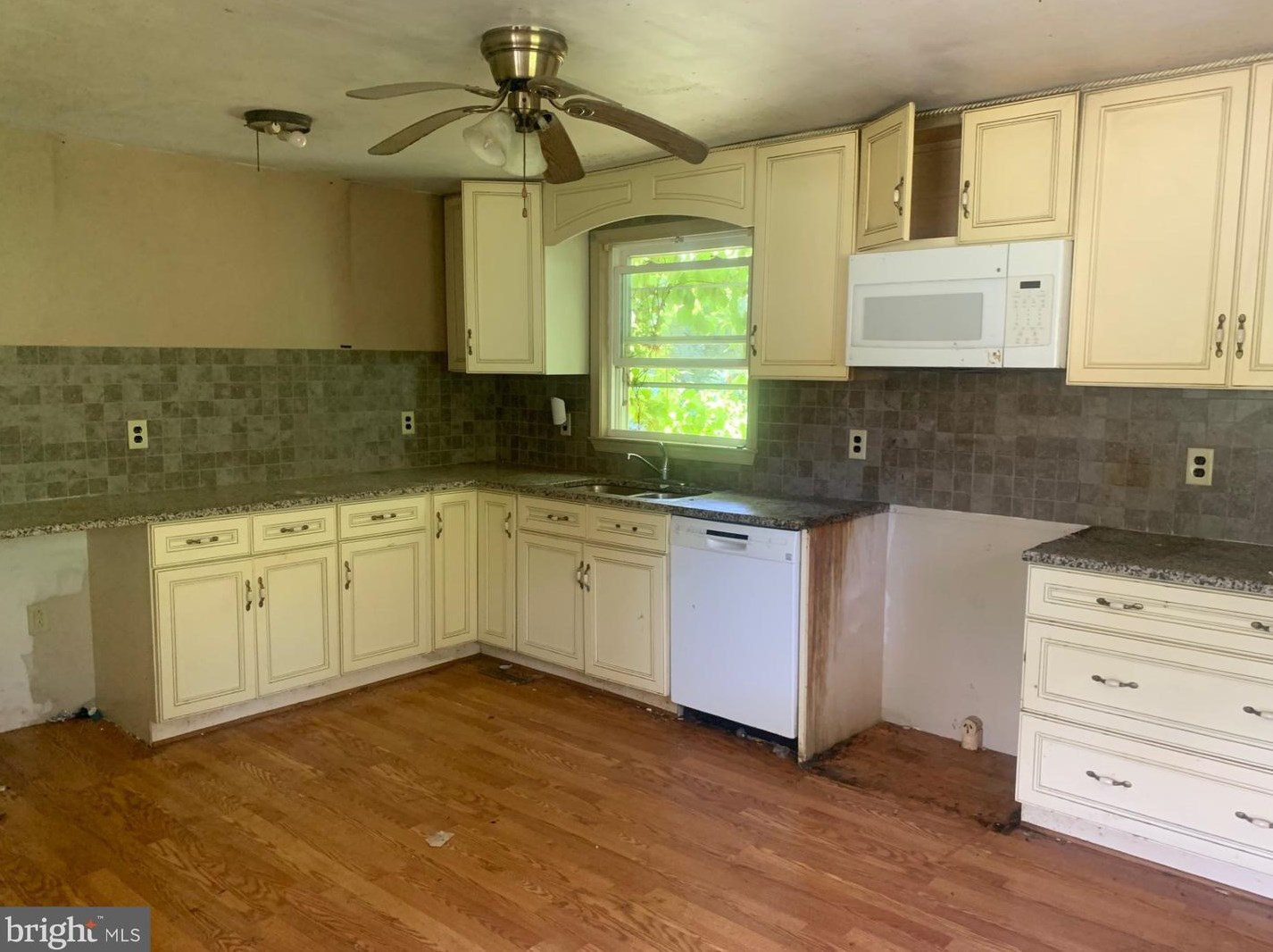 442 Clark Dr, Elm, NJ 08037