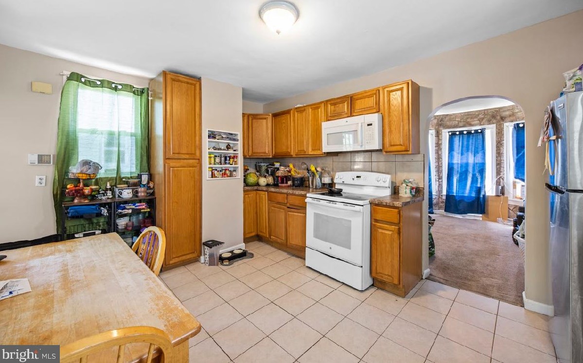 445 N 3rd St, Elm, NJ 08037