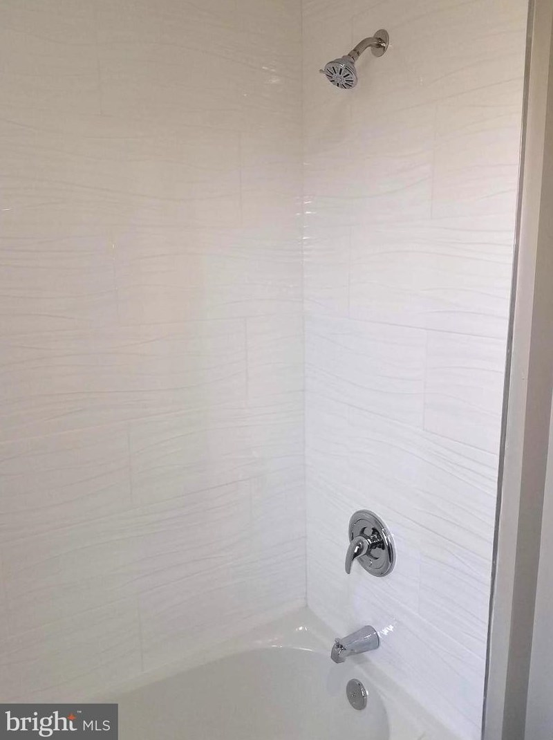 703 Devon Rd, Moorestown NJ 08057-1644 exterior