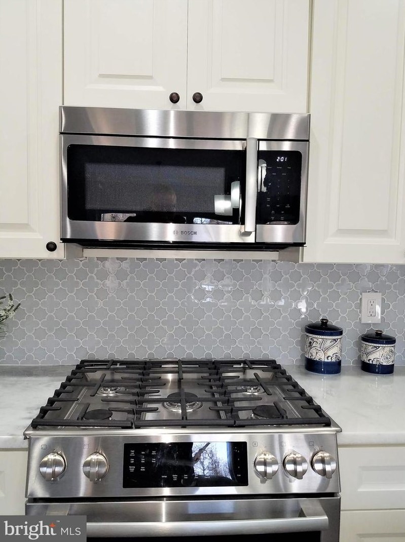 703 Devon Rd, Moorestown NJ 08057-1644 exterior