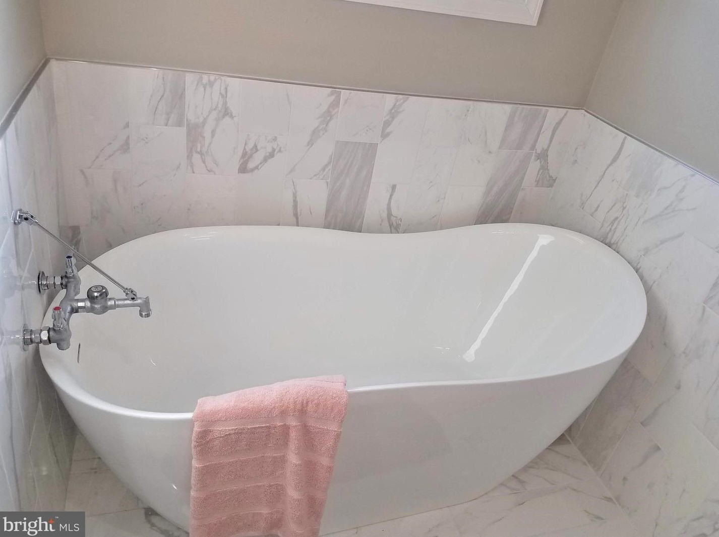 703 Devon Rd, Moorestown NJ 08057-1644 exterior