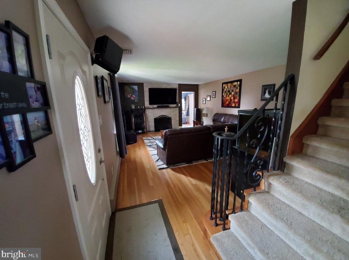 313 W 3rd St, Florence, NJ 08518