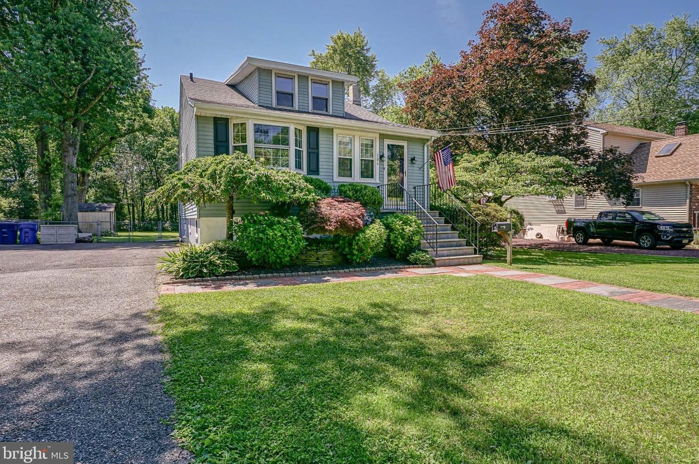 106 Center St, Moorestown, NJ 08057-1204
