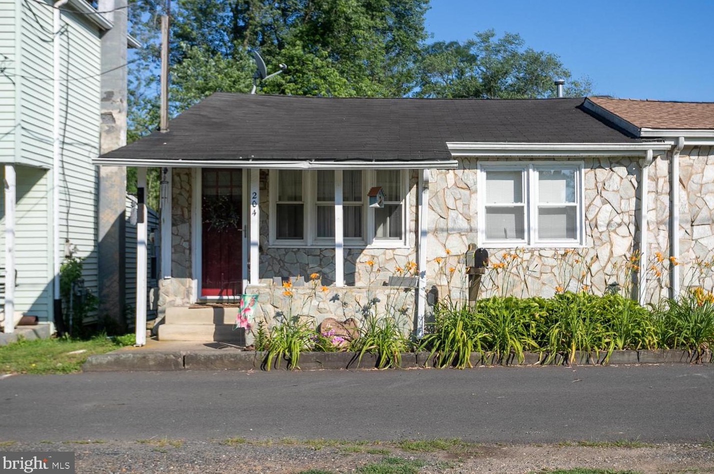 204 Lyons Ln, Chesterfield, NJ 08505-1115