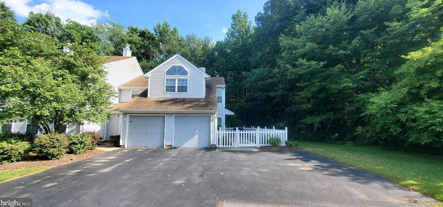 106 Birch Hollow Dr, Chesterfield, NJ 08505-4233