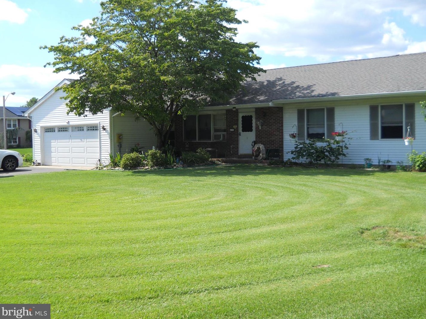 6 Hance Dr, Cookstown, NJ 08511