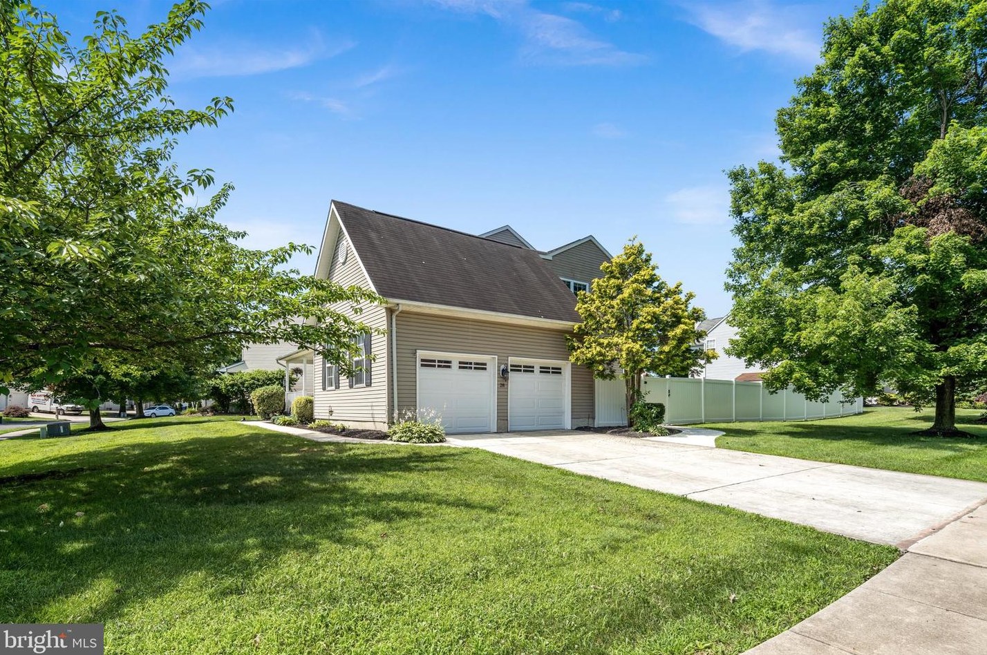 28 Creekwood Dr, Chesterfield, NJ 08505-4809