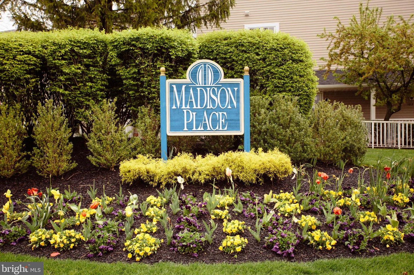 1506 Saxony Dr, Mount Laurel NJ  08054-6800 exterior