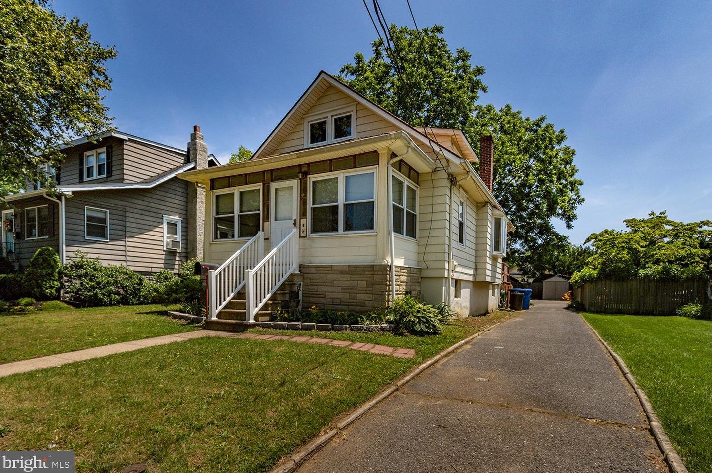 14 Moore St, Moorestown, NJ 08057-1217