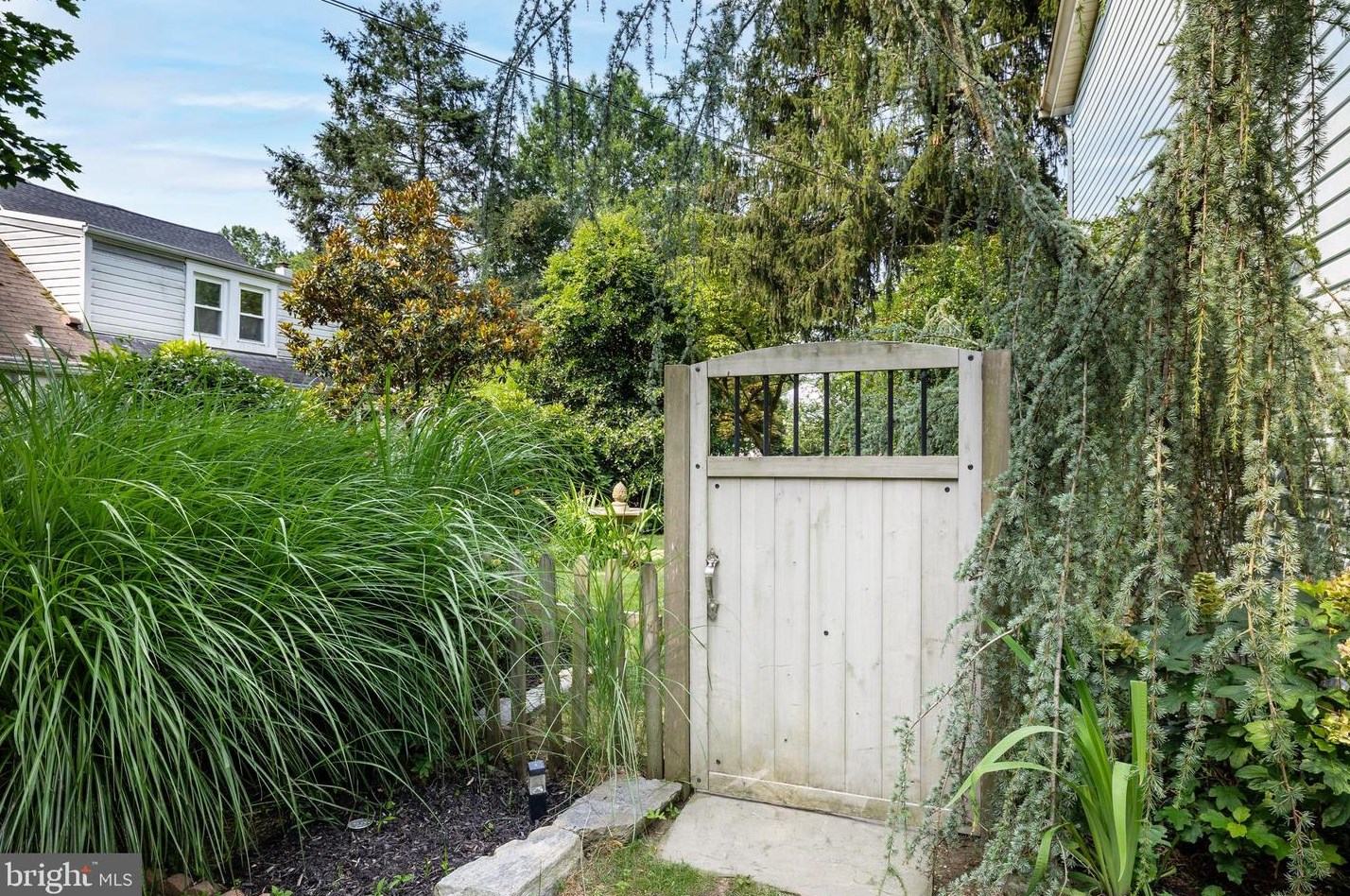 312 Elm St, Moorestown NJ  08057-3616 exterior