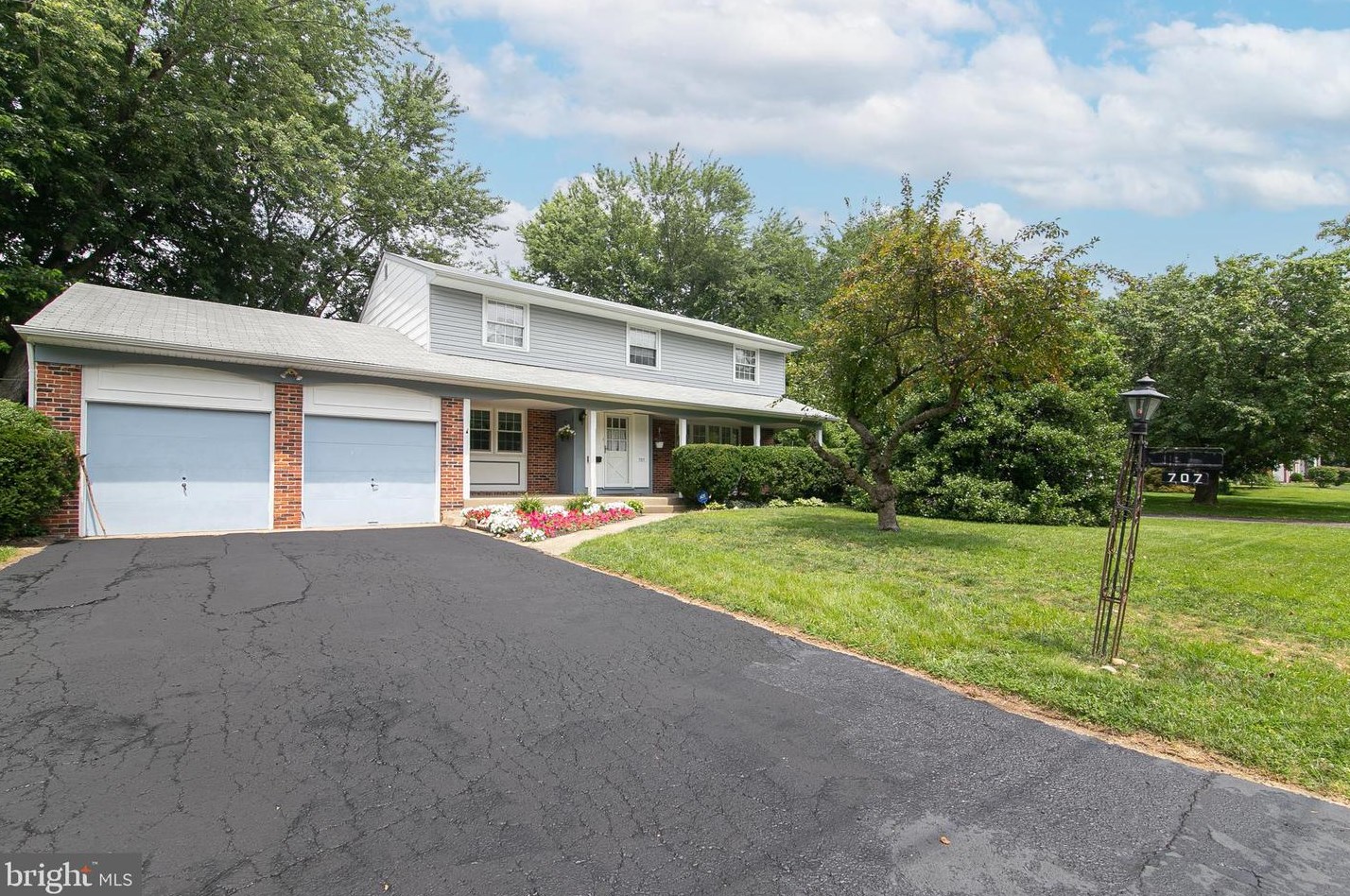 707 Foxcroft, Riverton, NJ 08077