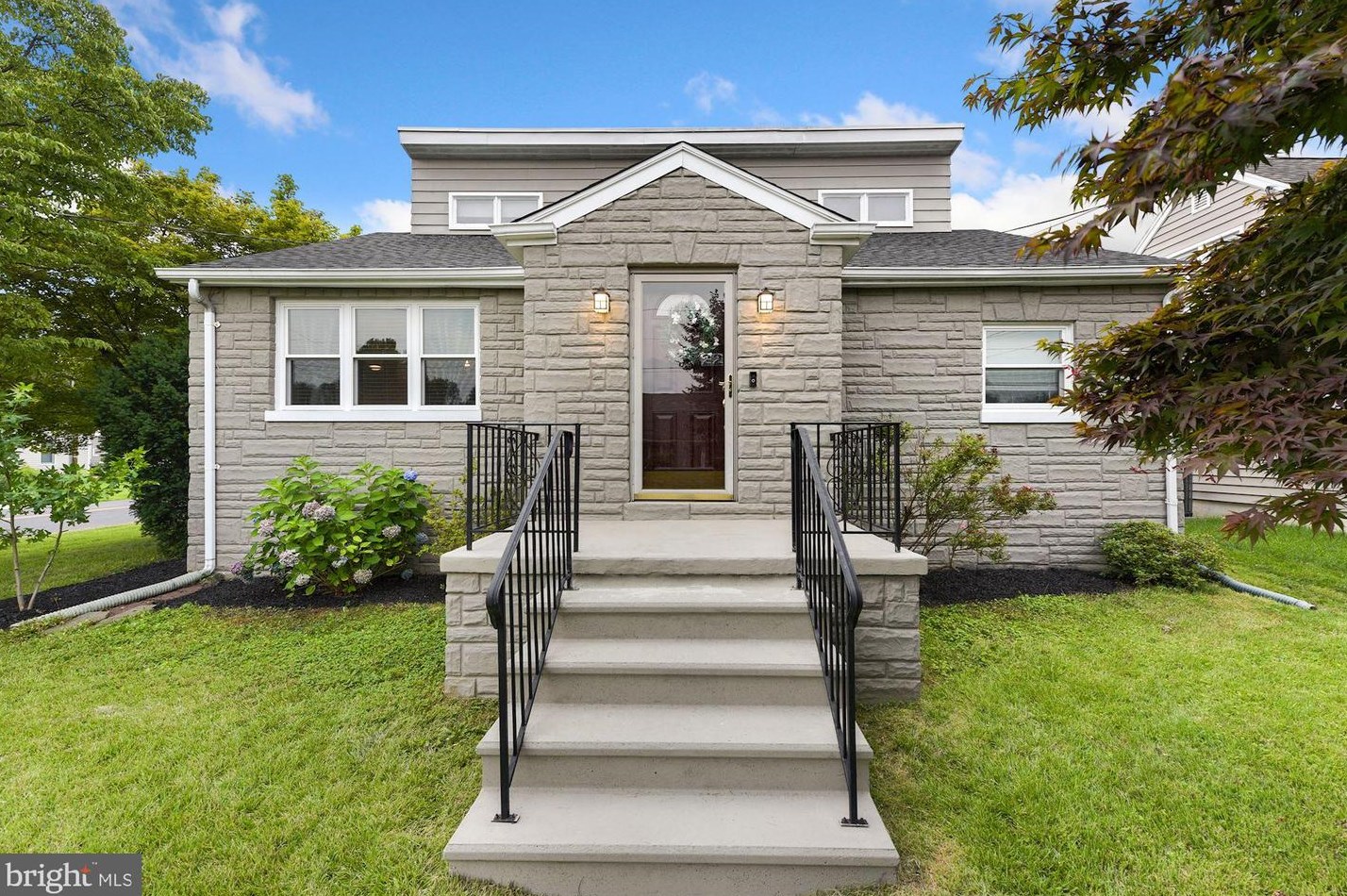 22 Elm Ave, Chesterfield, NJ 08505-1910