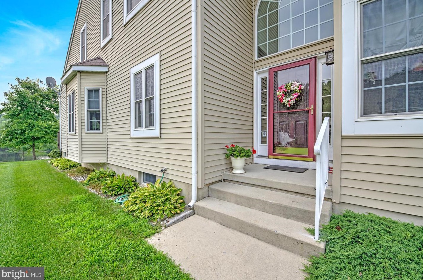 31 Ridgway Dr, Chesterfield, NJ 08505-4269