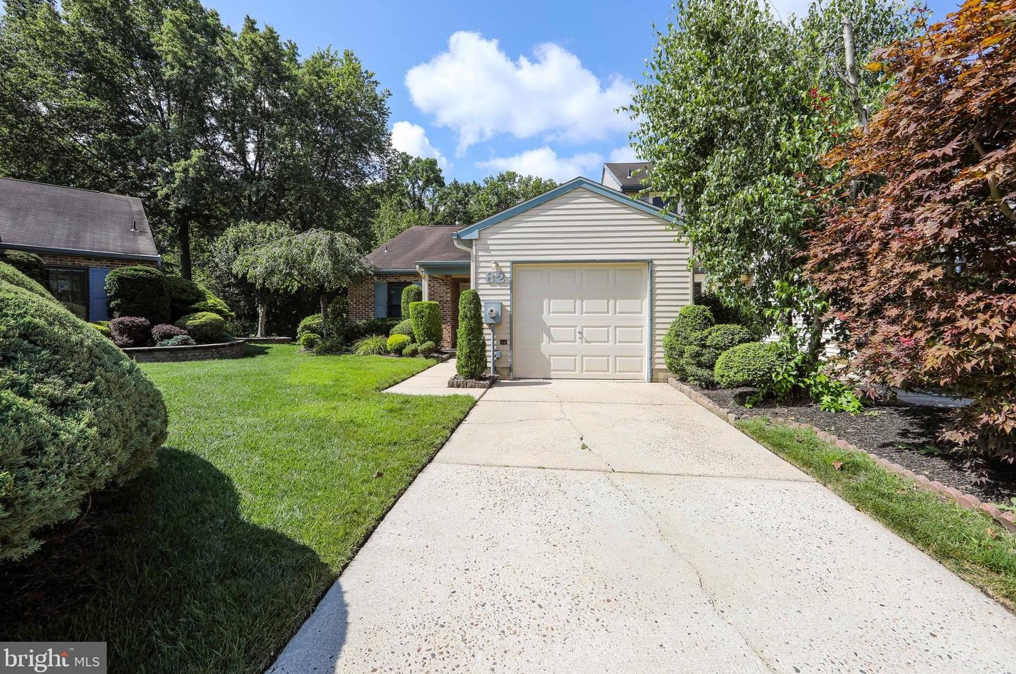 82 Poppy Ct, Mount Laurel, NJ 08054-3610