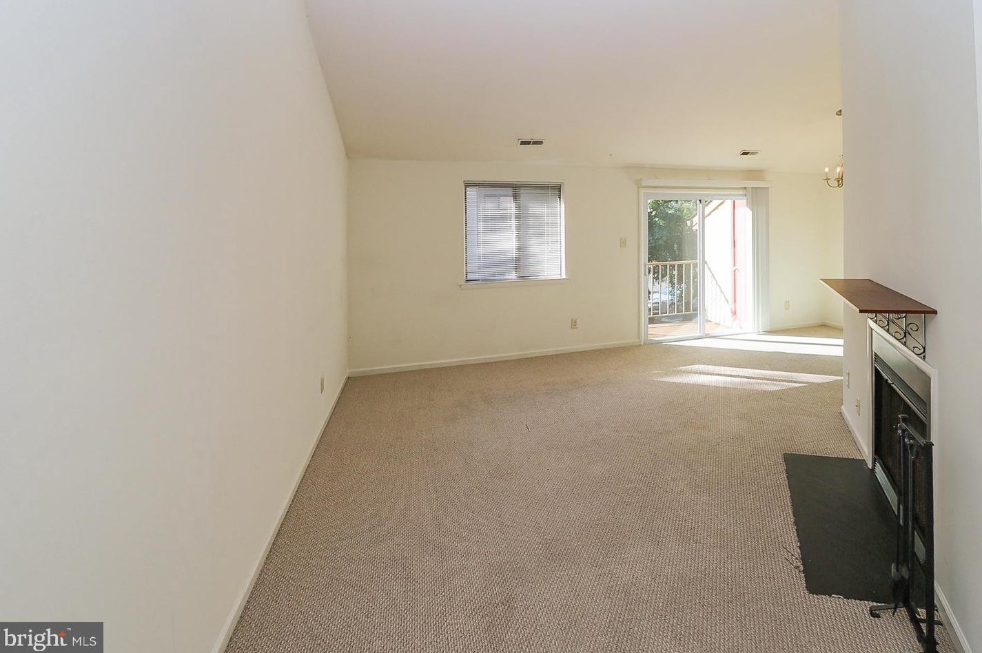 304 Cypress Point Cir, Mount Laurel, NJ 08054